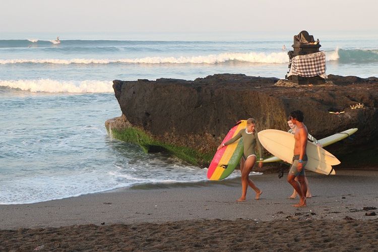 Tempat Surfing yang Populer.jpg