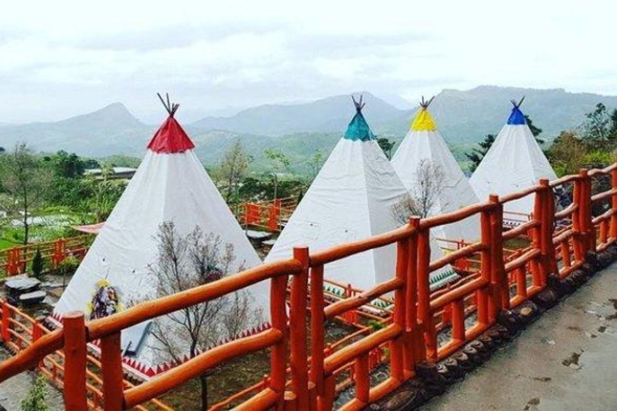 Tenda Indian di Villa Khayangan Bogor.jpg