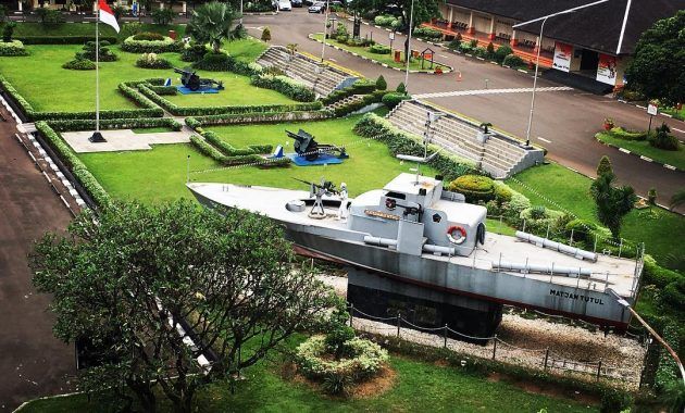 Terdapat Koleksi Senjata Hingga Kendaraan Perang.jpg