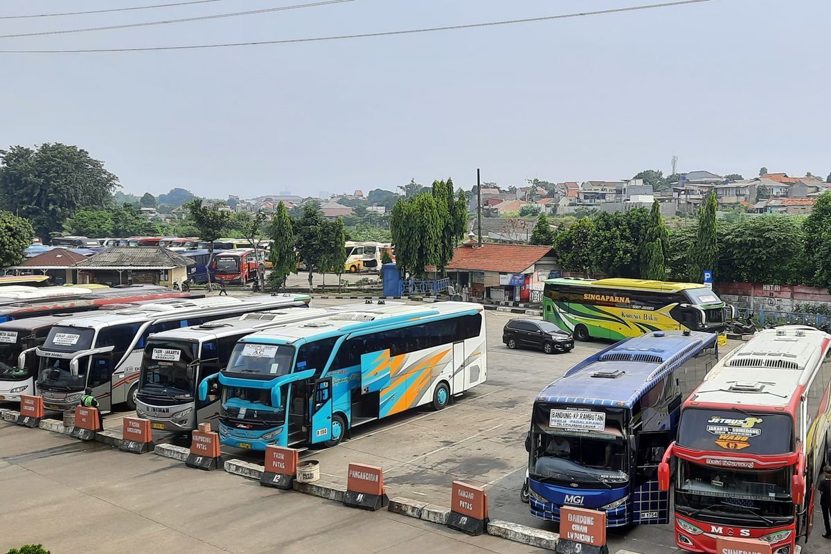 Terminal Kampung Rambutan dari atas.jpg