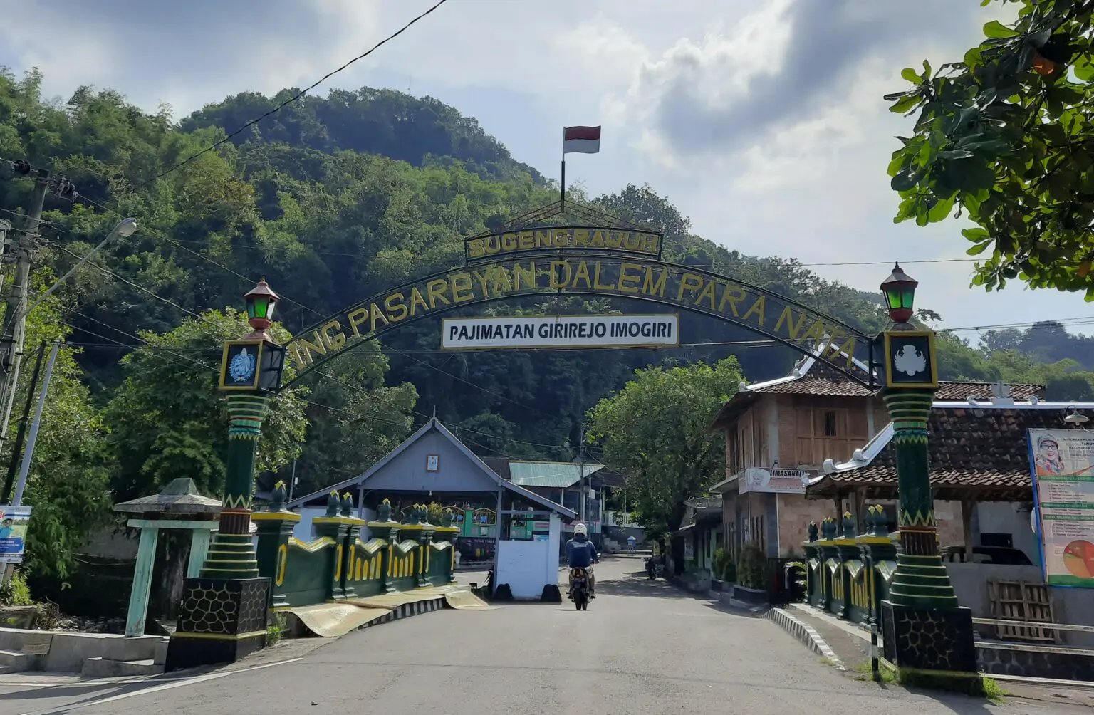 Terminal Makam Raja-Raja