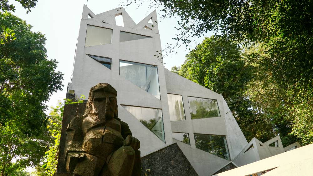 Ullen Sentalu, Melihat Kehidupan Bangsawan Jawa dengan Cara Modern