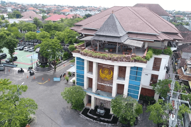 Universitas Warmadewa.jpg