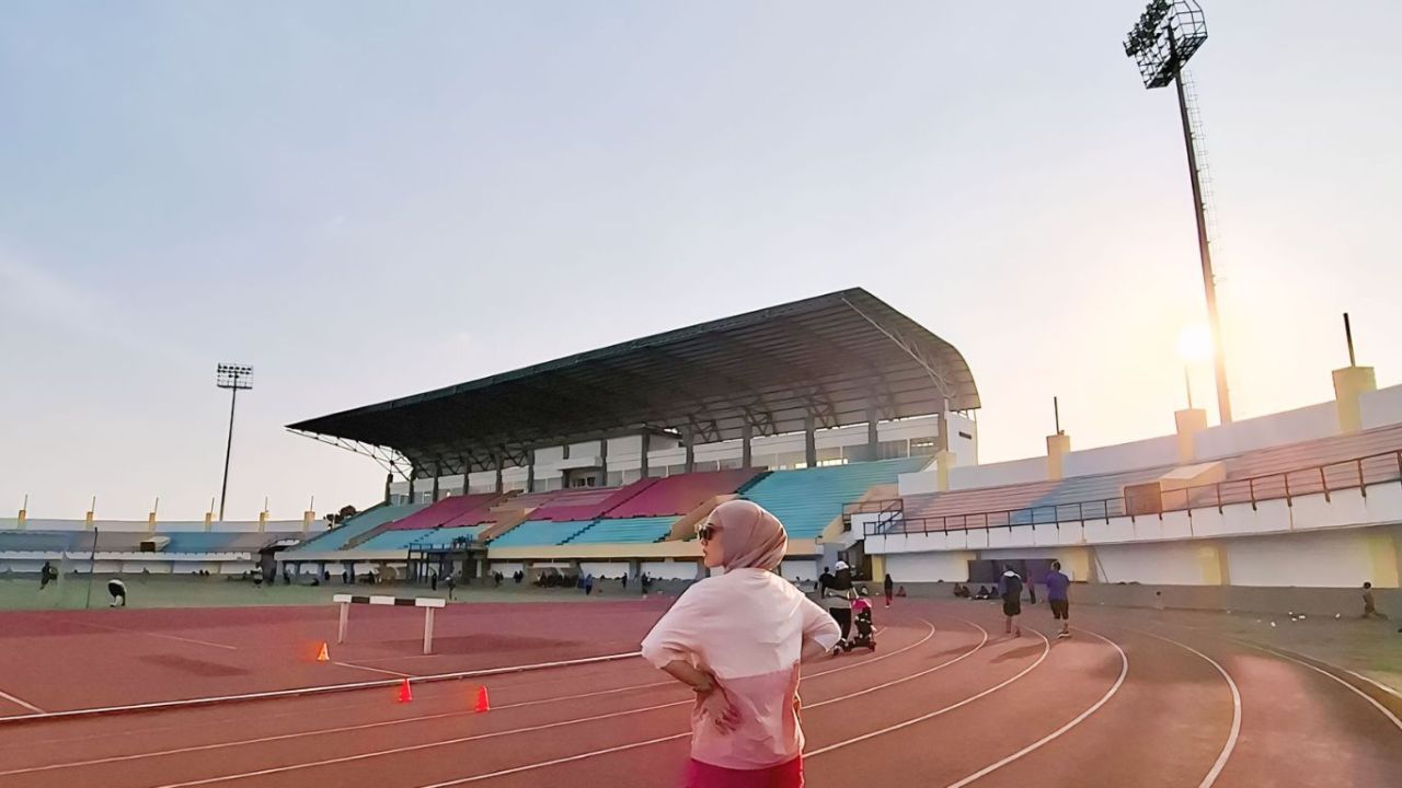 Warga di Stadion Seruni Cilegon.jpg