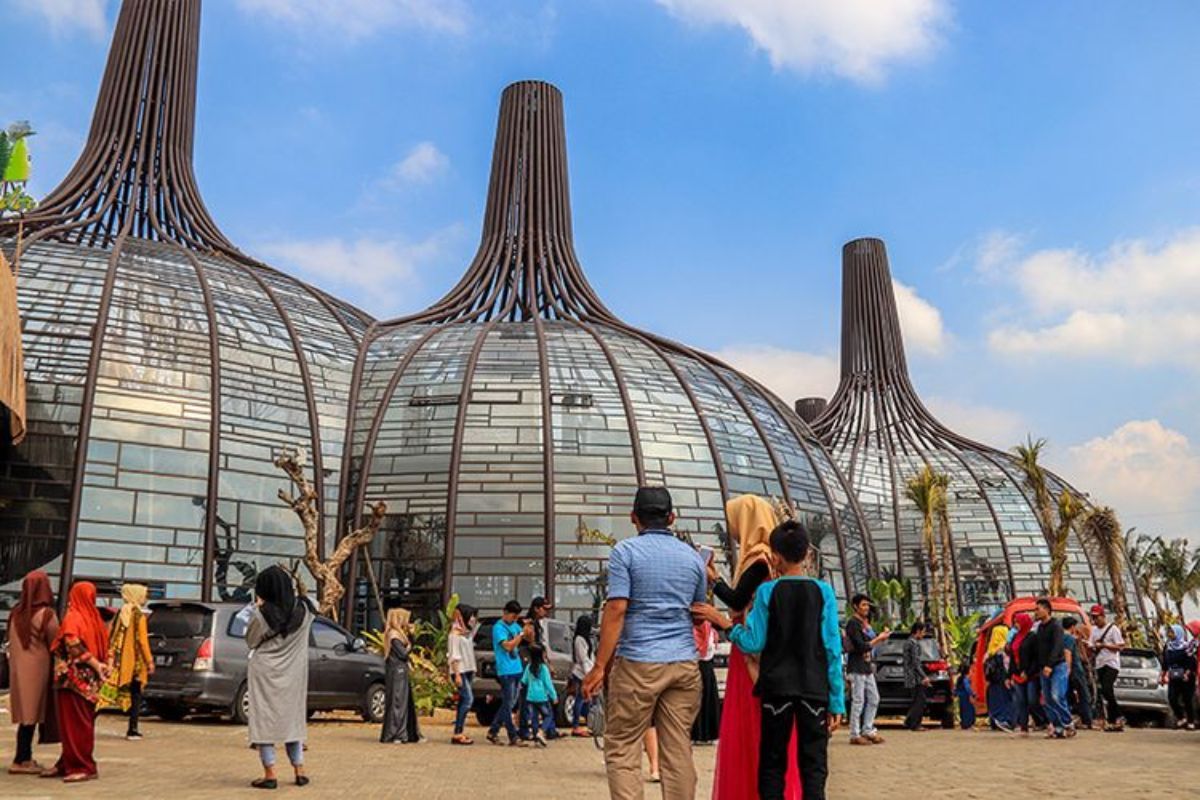 Wisatawan di Dusun Semilir Semarang.jpg
