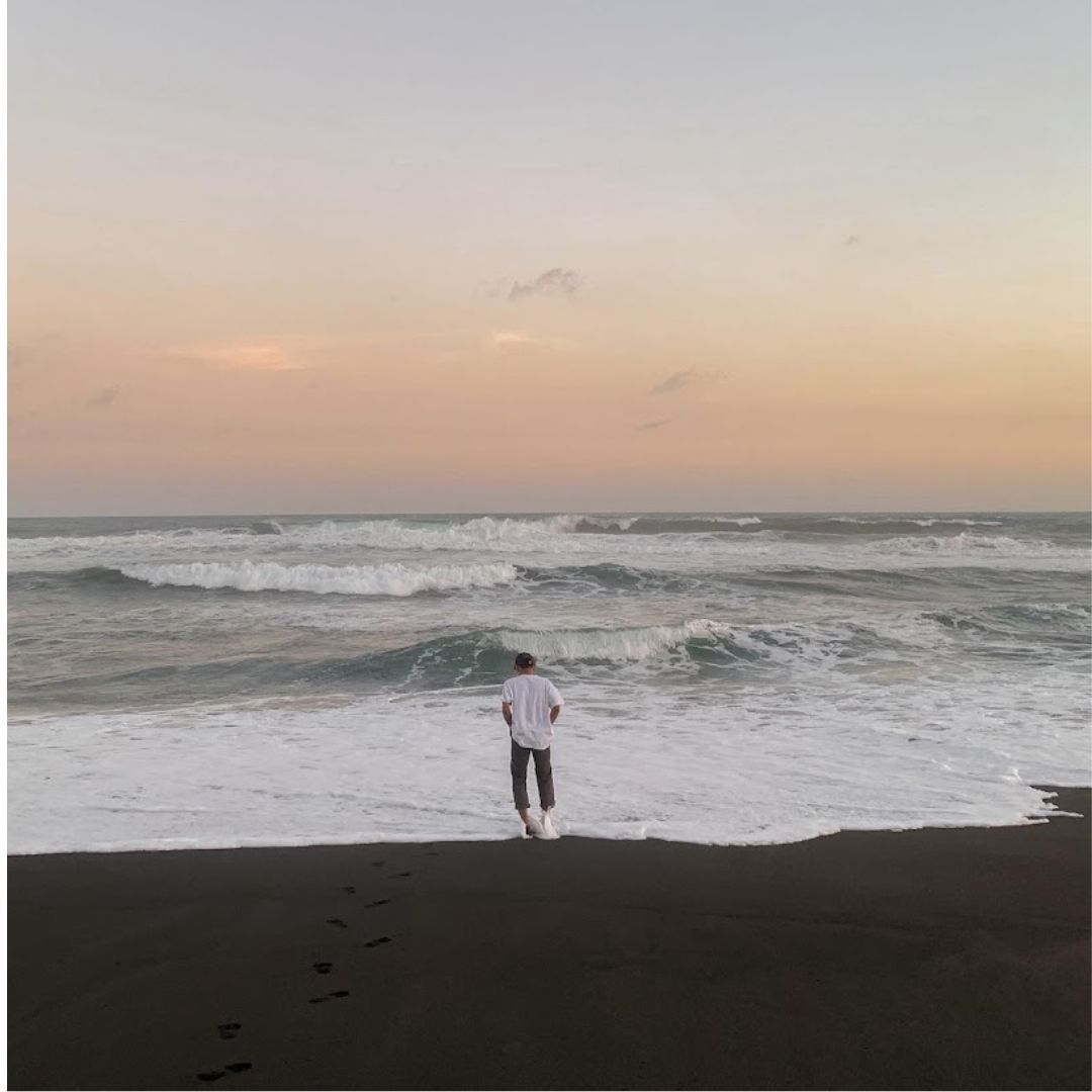 Wisatawan di Pantai Dewaruci Bantul.jpg