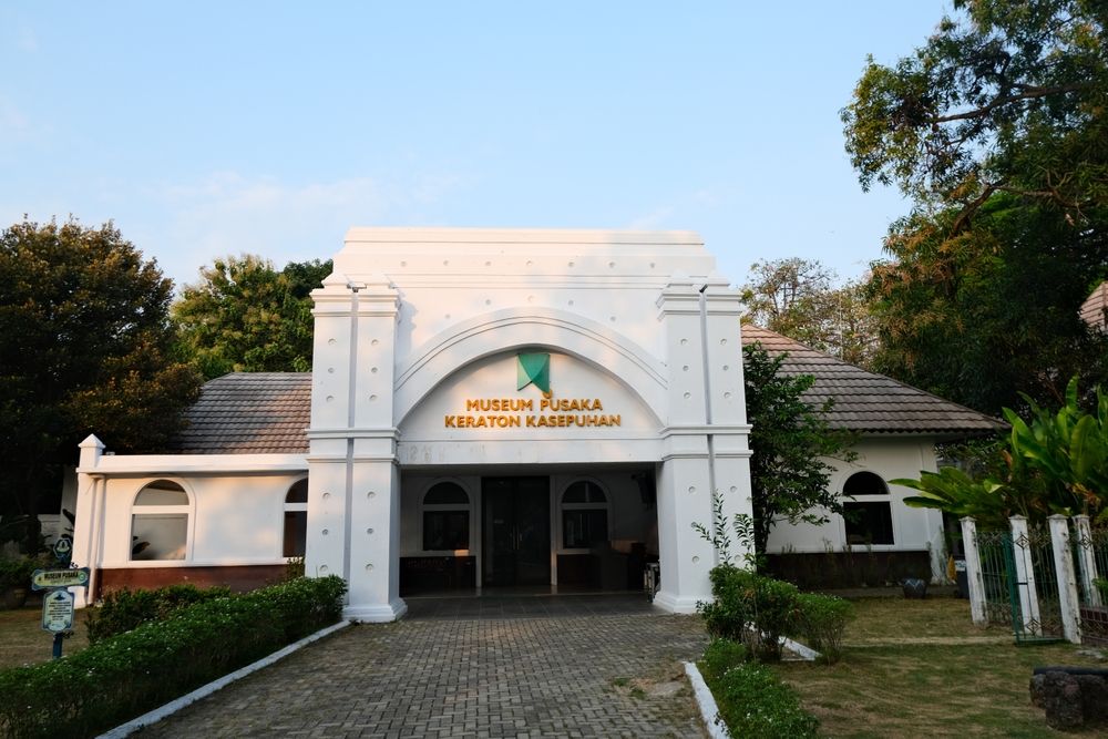 aktivitas keraton kasepuhan.jpg