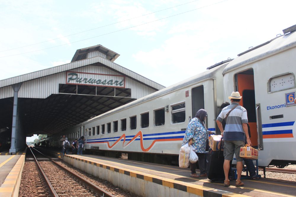 arsitektur stasiun purwosari.jpg