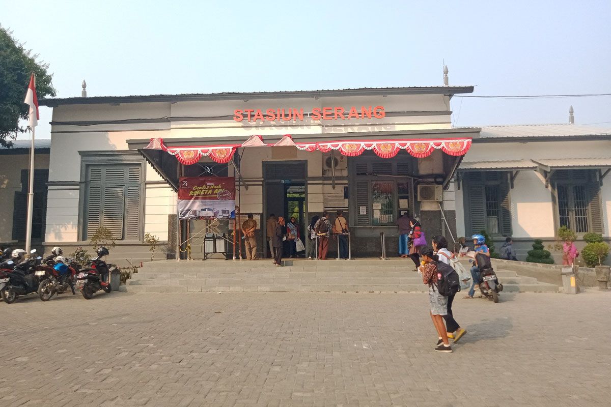 arsitektur stasiun serang.jpg