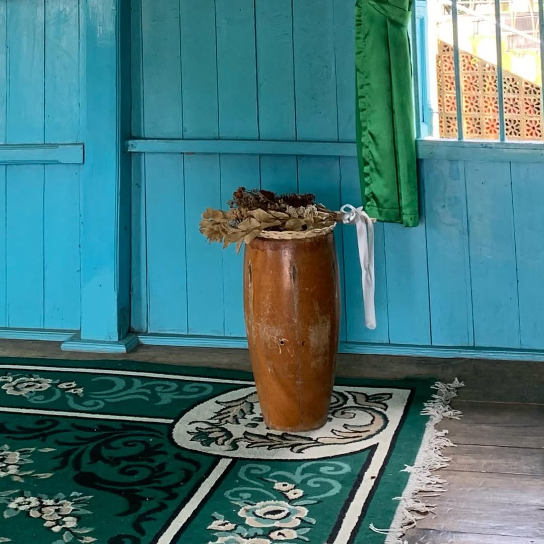 bagian dalam rumah tuan kadi.jpg