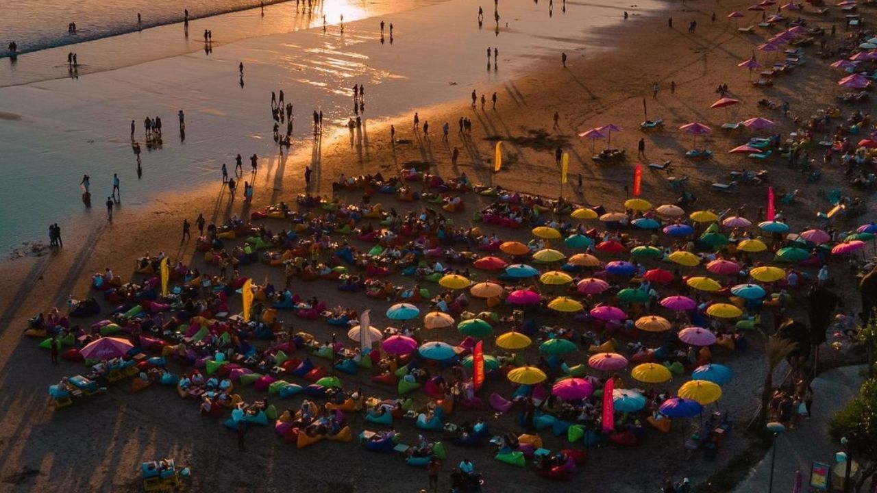 beach club terbaik di seminyak.jpg