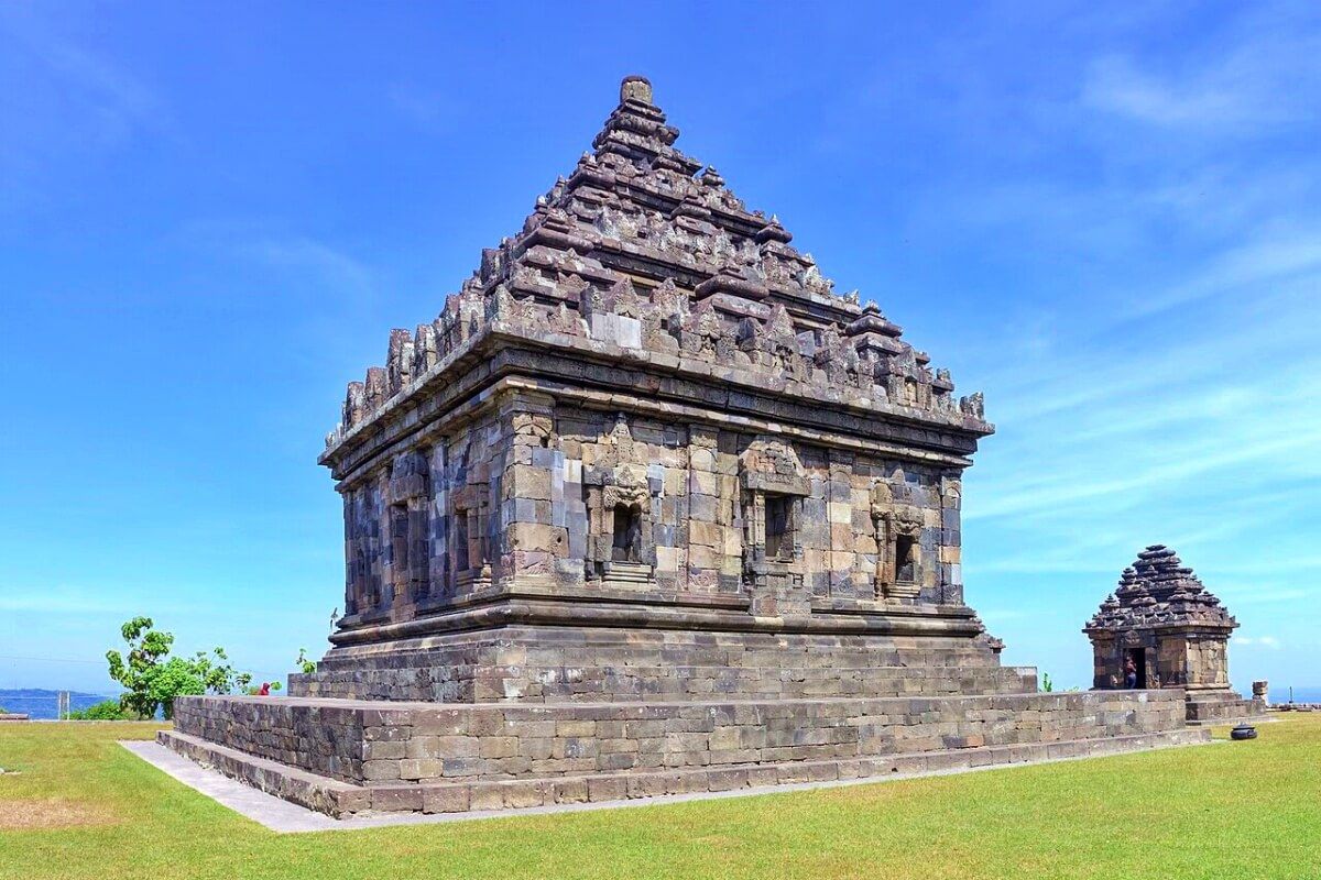 candi ijo