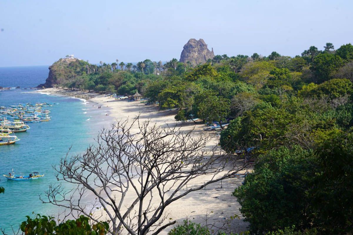 daya tarik pantai papuma.jpg