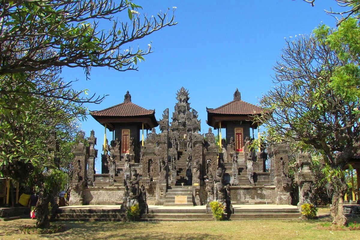 desain arsitektur pura maduwe karang