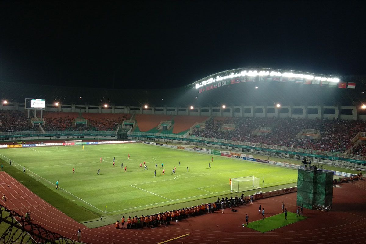 fasilitas dan kapasitas stadion pakansari.jpg
