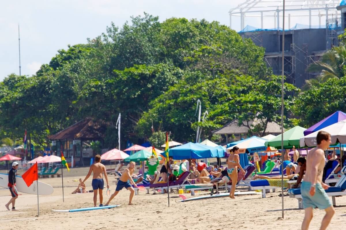 fasilitas pantai double six seminyak