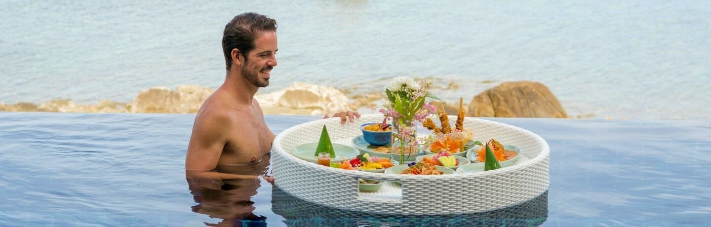 7 Rekomendasi Hotel dengan Floating Breakfast Bali Terbaik