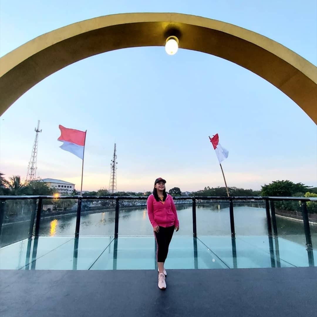 foto jembatan kaca tangerang.jpg