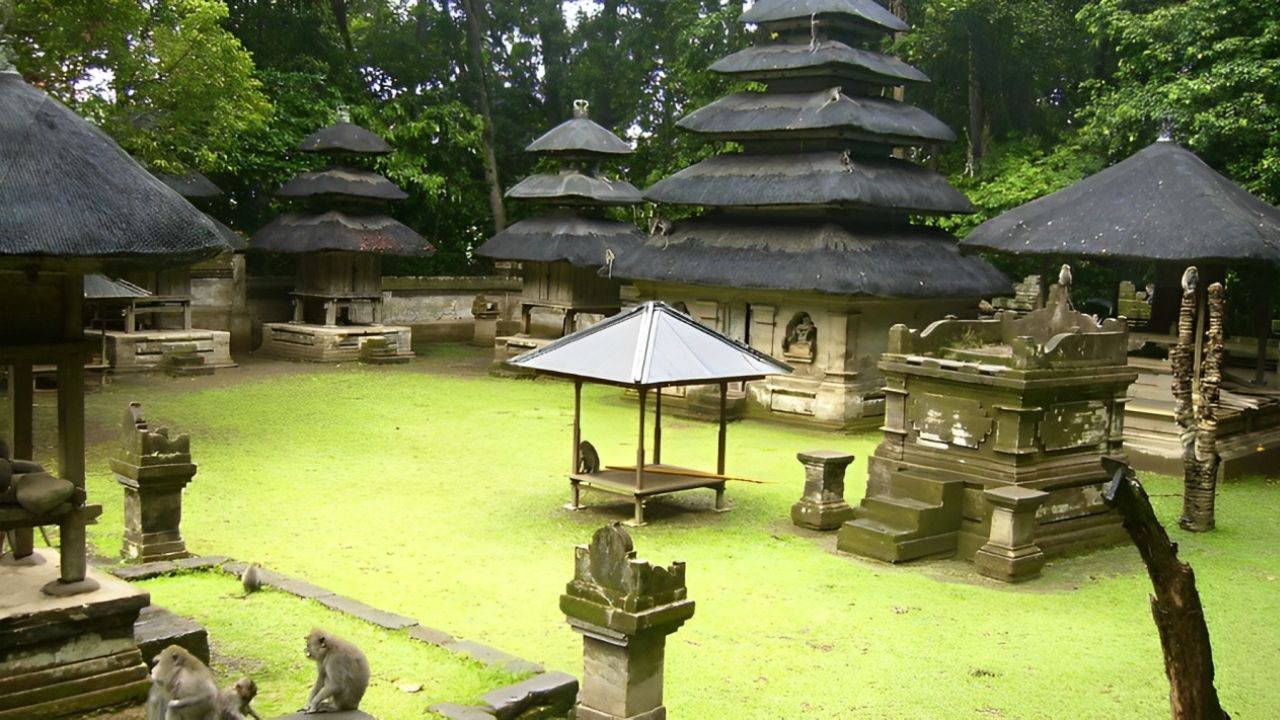 gambar alas kedaton.jpg