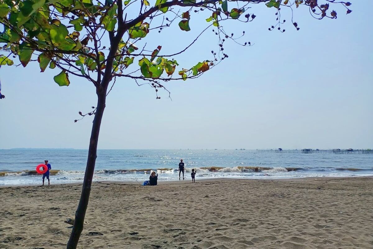jam buka pantai tanjung pasir