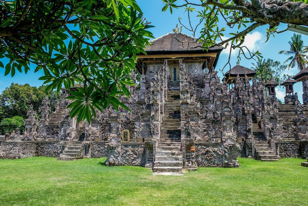 keunikan desain pura.jpg