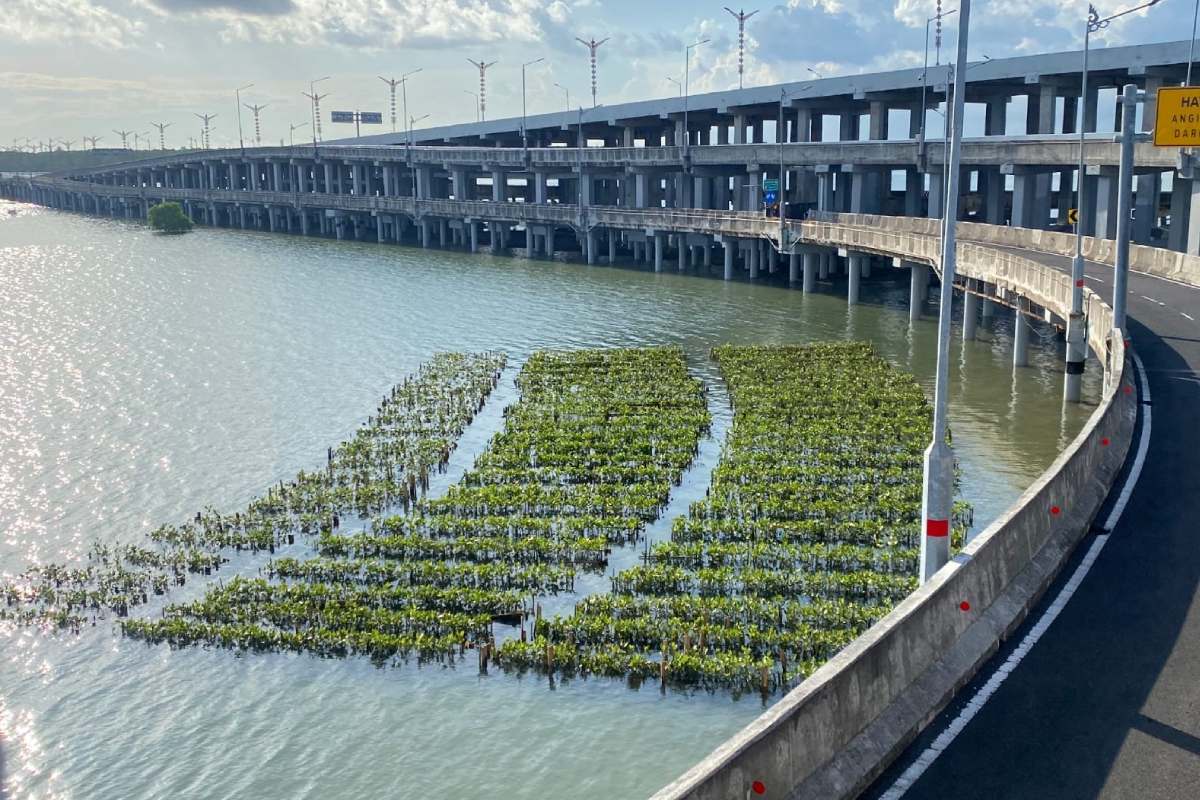 keunikan jalan tol bali mandara