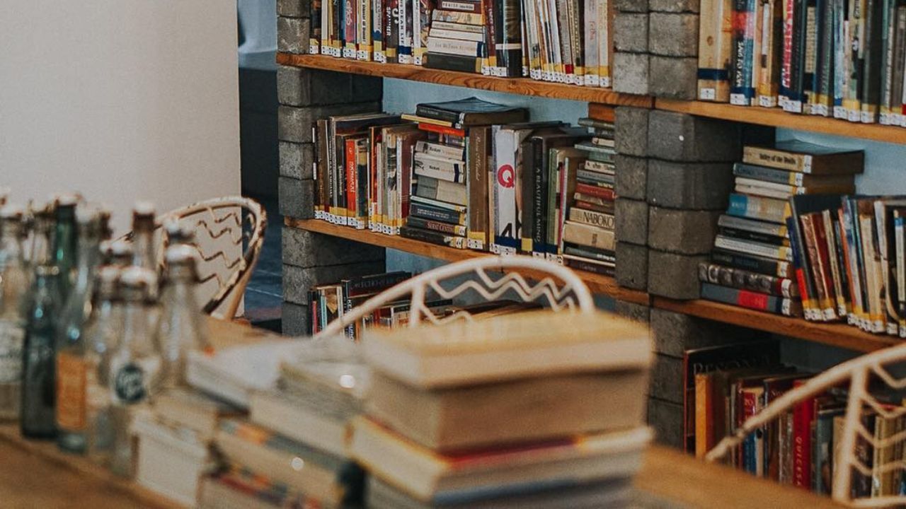 kineruku book cafe bandung.jpg