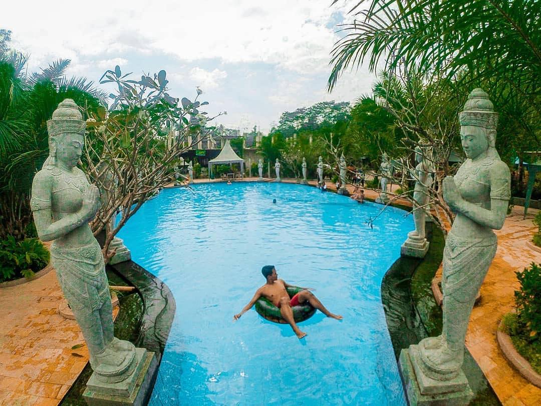 kolam renang lembah tumpang.jpg