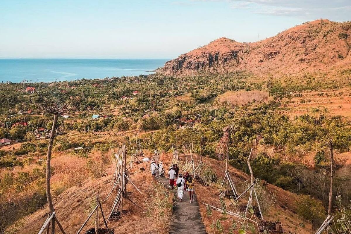 lokasi pura bukit batu kursi
