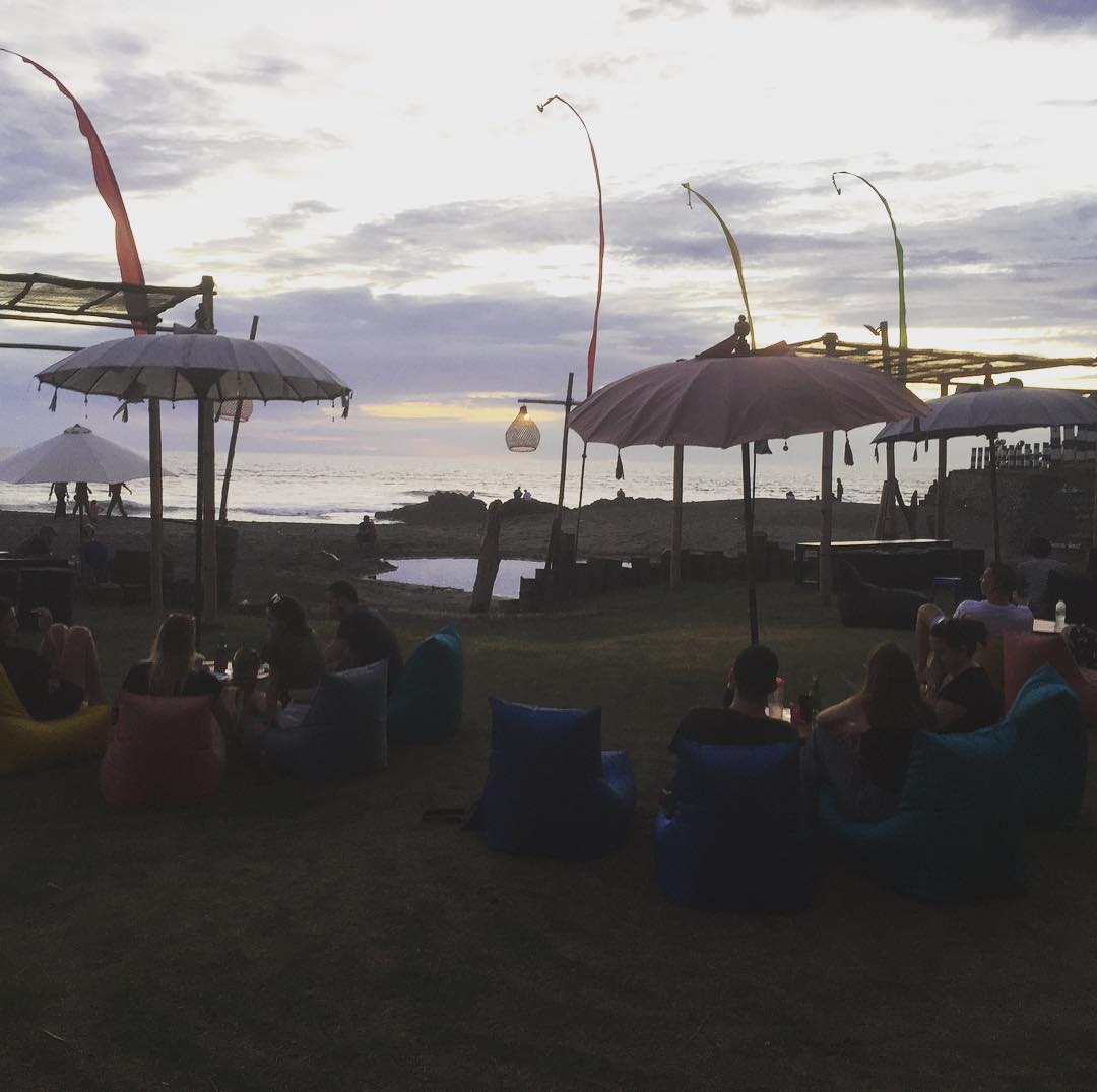 pantai di munggu.jpg