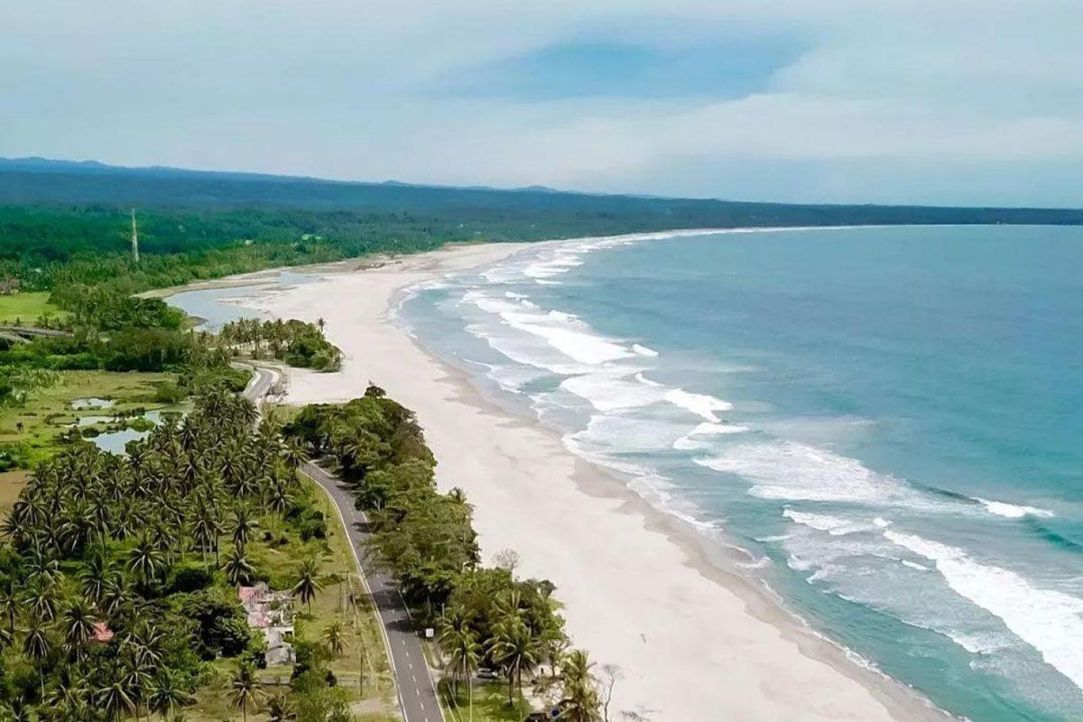 pantai mandiri.jpg