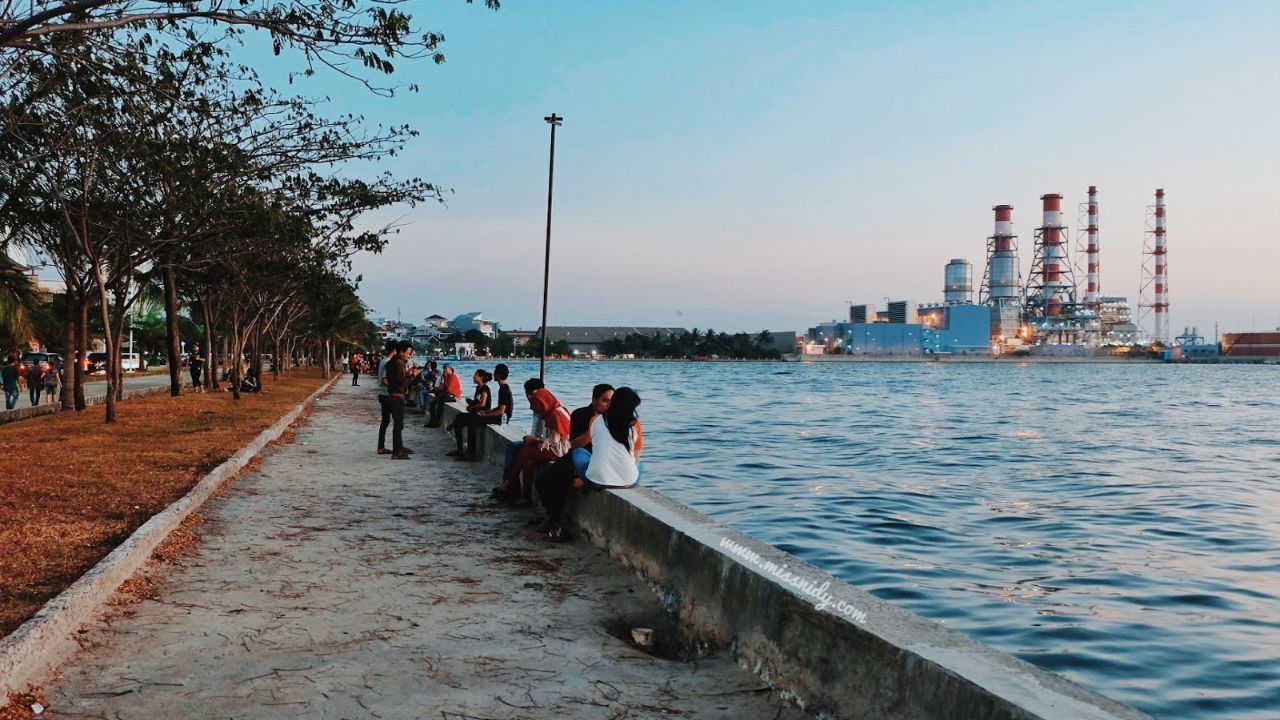 pantai mutiara jakarta.jpg