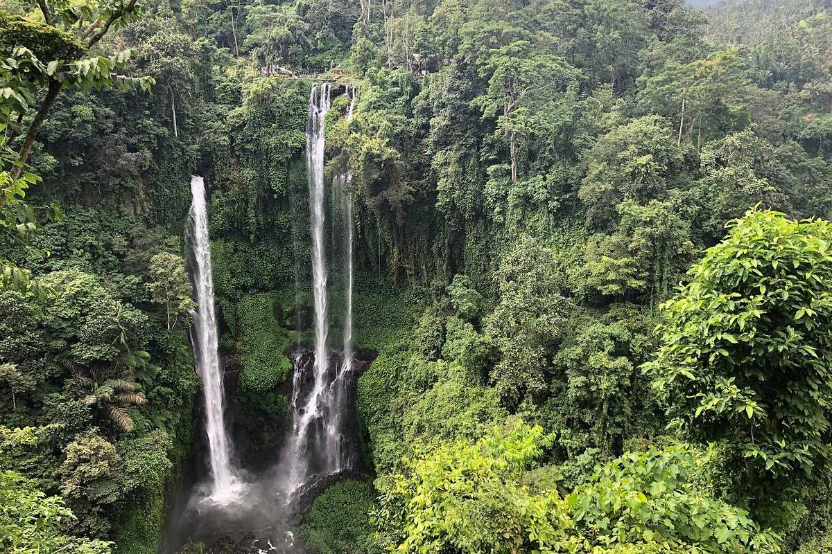 rute menuju air terjun sekumpul