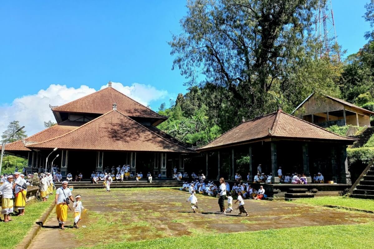 suasana di pura puncak penulisan