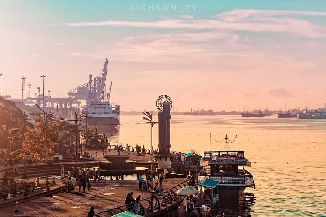 taman alun kapuas pontianak.jpg