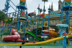 Atlantis Land Surabaya, Taman Wisata Air Banyak Wahana