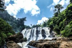 6 Air Terjun Bandung dengan Panorama Alam Indah