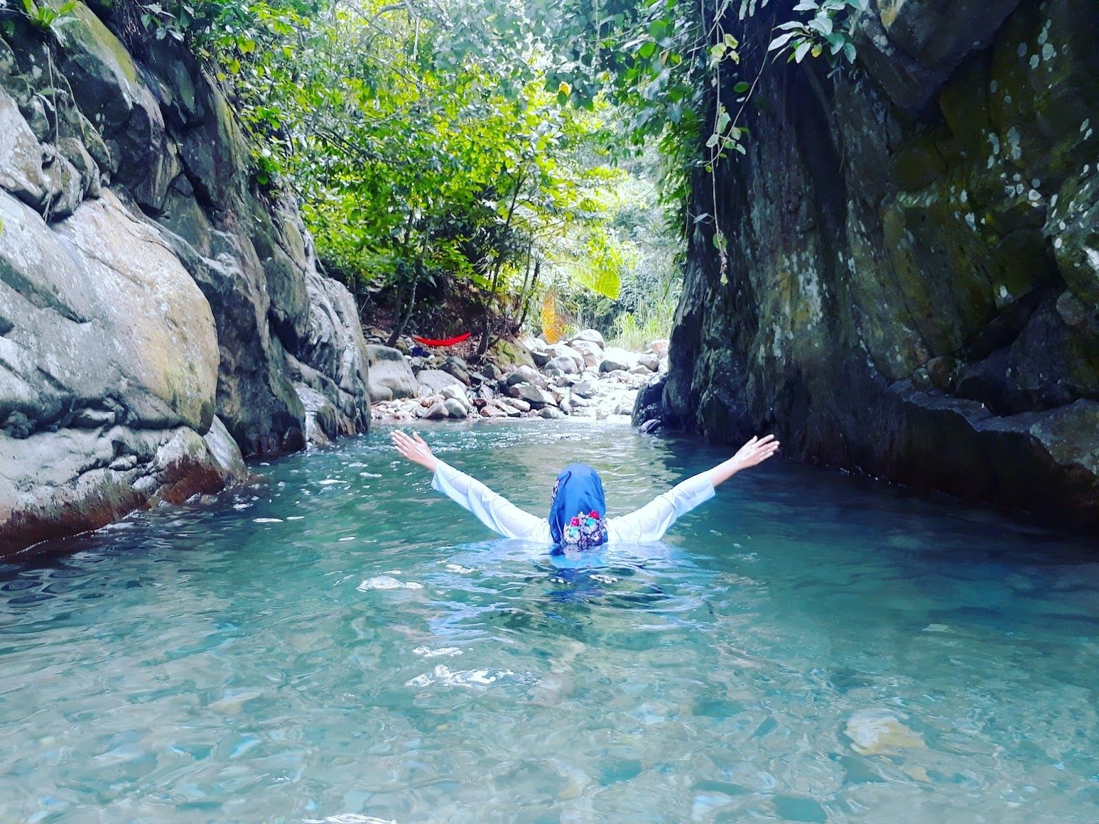 trekking curug leuwi lieuk.jpg