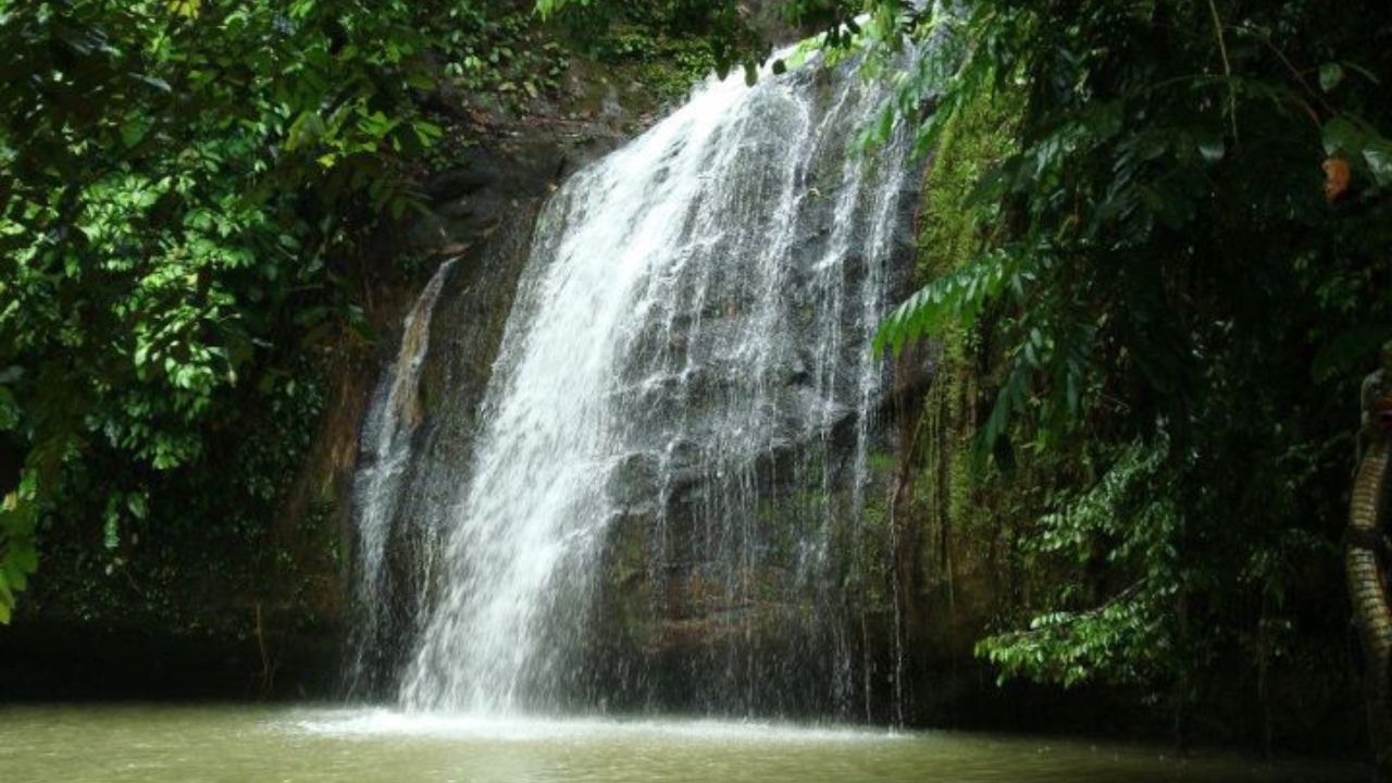 wisata air terjun tanah merah.jpg